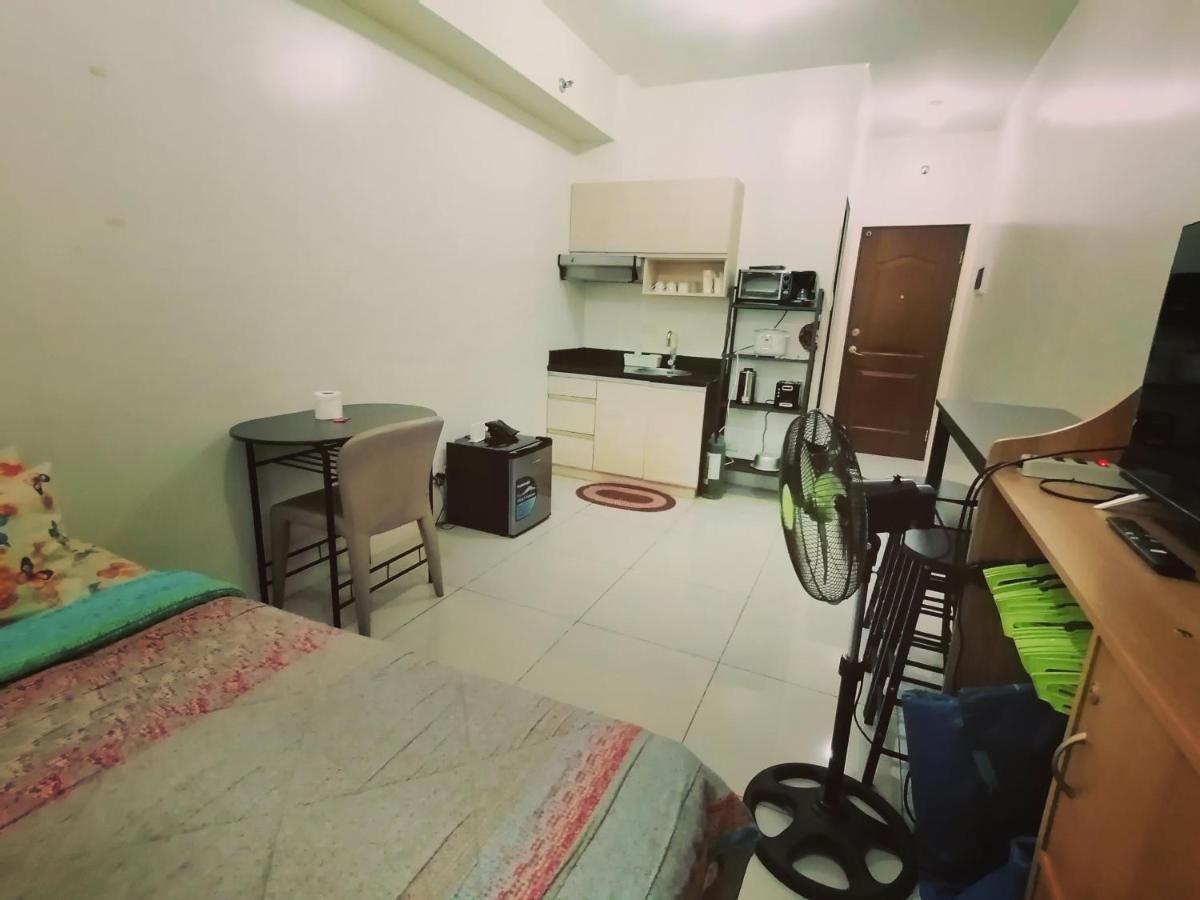The Beacon Makati Staycation Suites Манила Экстерьер фото