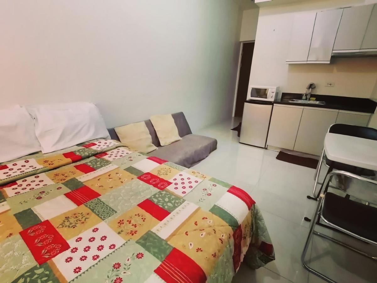 The Beacon Makati Staycation Suites Манила Экстерьер фото