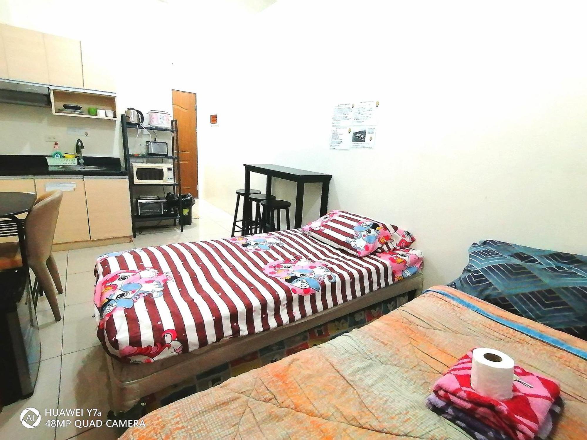 The Beacon Makati Staycation Suites Манила Экстерьер фото