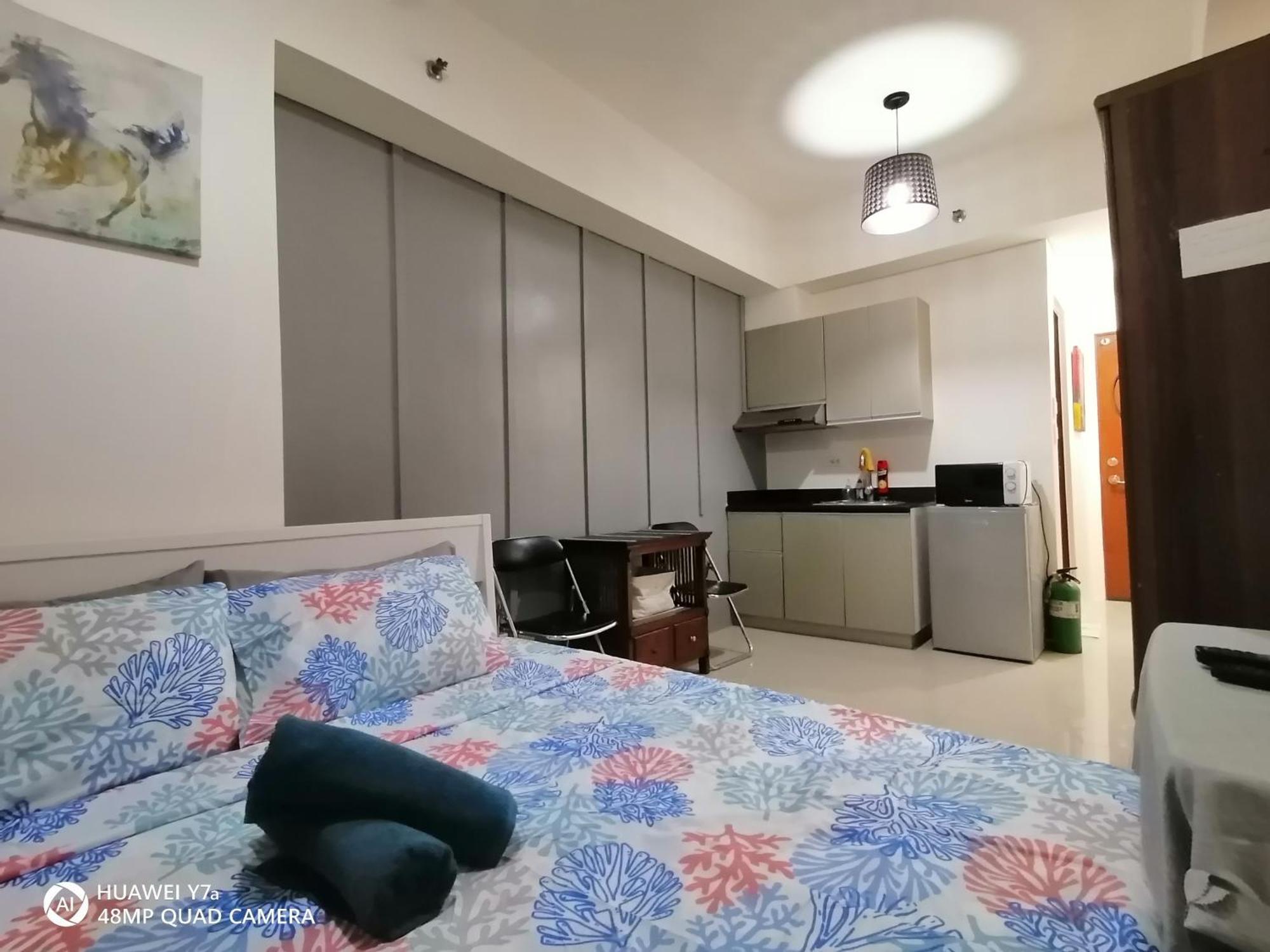 The Beacon Makati Staycation Suites Манила Экстерьер фото