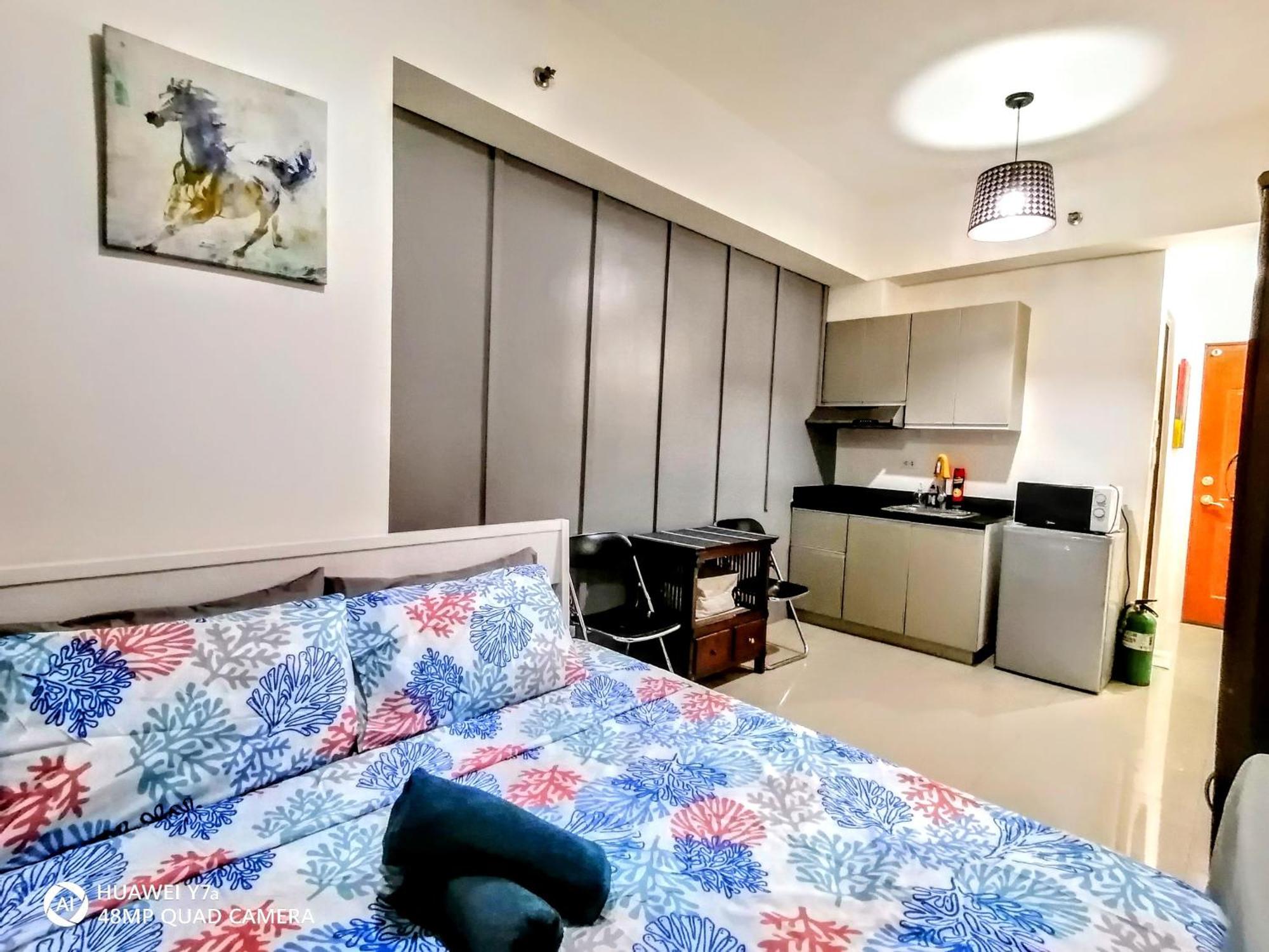 The Beacon Makati Staycation Suites Манила Экстерьер фото