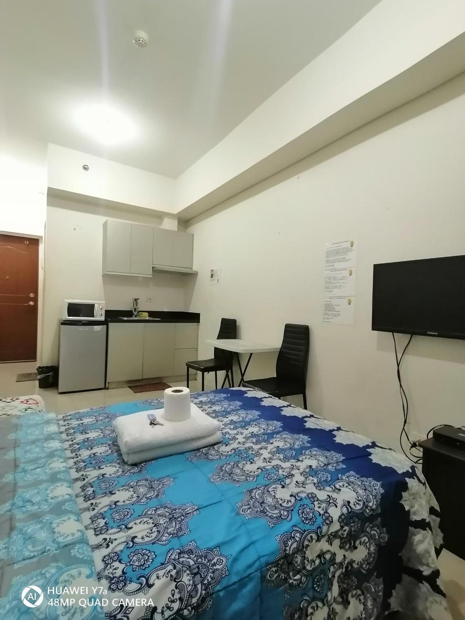 The Beacon Makati Staycation Suites Манила Экстерьер фото